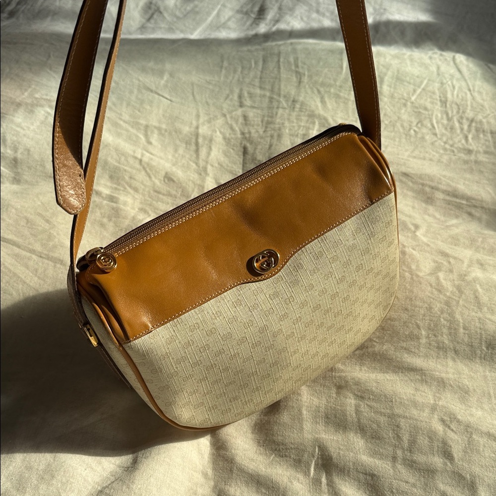 Amazing condition ⭐️Vintage Gucci GG Supreme Monogram Canvas Crossbody Bag ⭐️